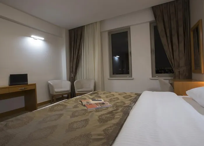 Miel Aparthotel 3*